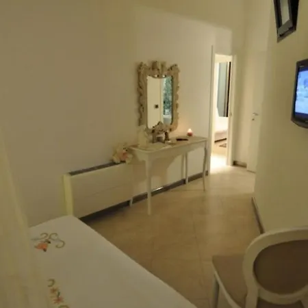 White Elegance Apartment