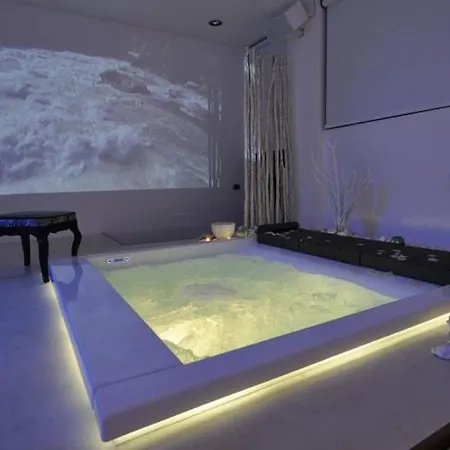 White Elegance Apartment *